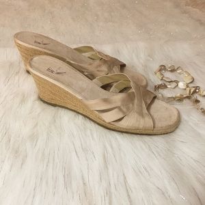 White mountain beige 3” wedge size 9.5 nwot